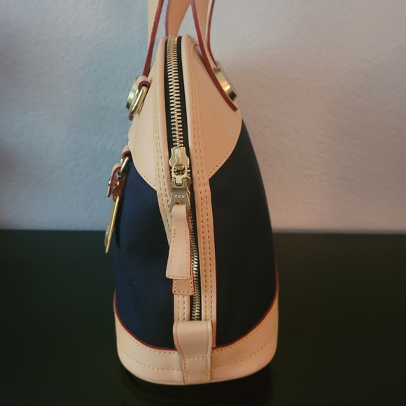 Dooney and Bourke Small  zip zip  Satchel  made  in  USA 🇺🇸 - Picture 11 of 16